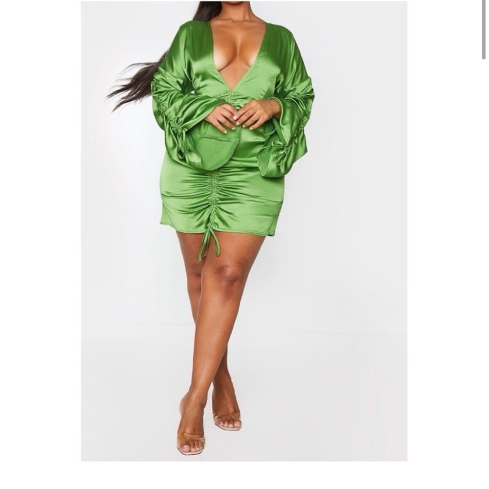 - PRETTY LITTLE THING Satin green dress